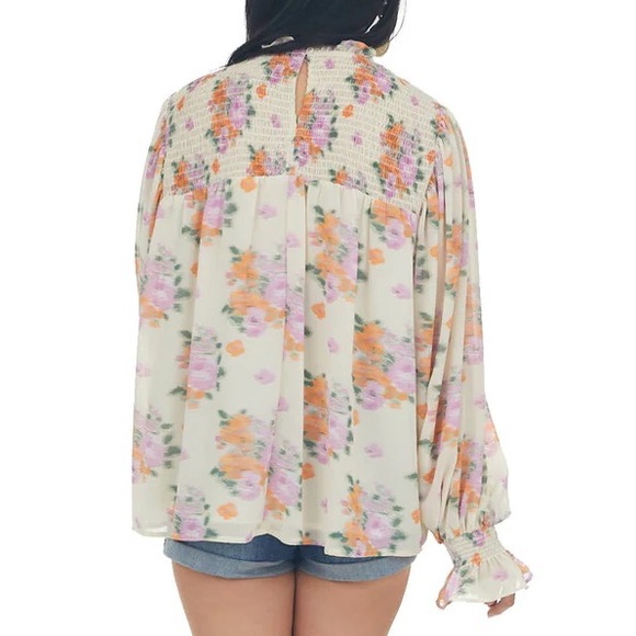🆕 entro Light Sand Abstract Floral Print Smocked Yoke Blouse Sz M - Picture 5 of 12